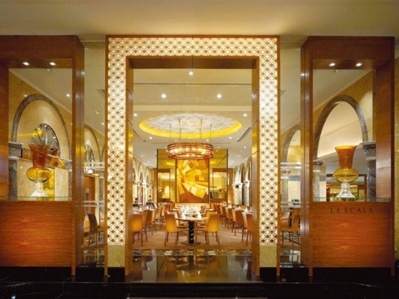 Royal Plaza